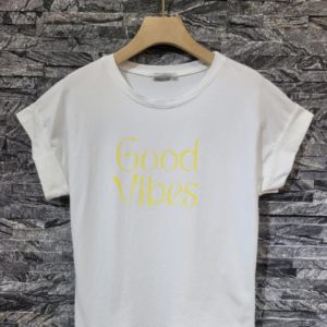 T-shirt-blanc-avec-inscription-Good-Vibes-jaune-Boutique-Charlys-Sion