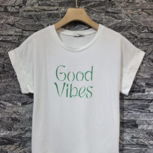T-shirt-blanc-avec-inscription-Good-Vibes-vert-Boutique-Charlys-Sion